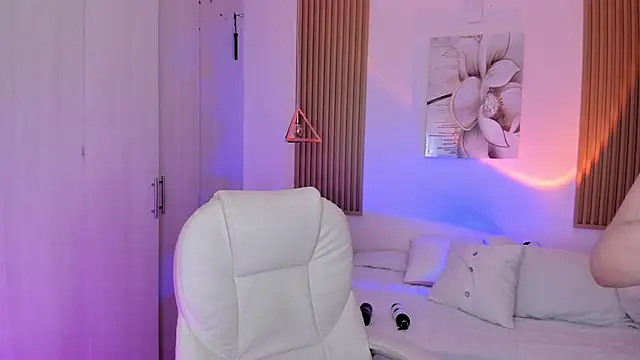 Kendall Bunnyy online show from March 6, 11:42 pm