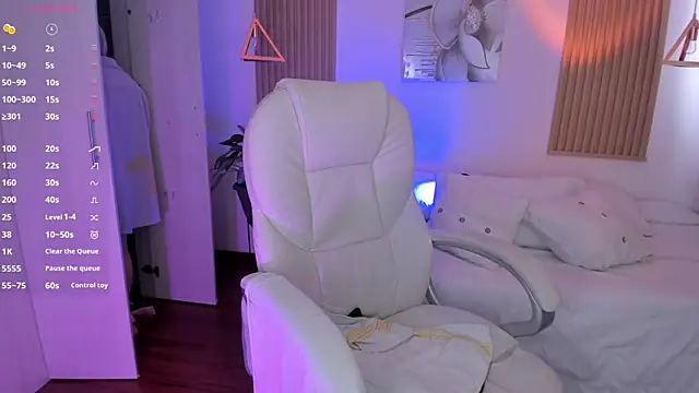 Kendall Bunnyy online show from March 13, 6:23 pm