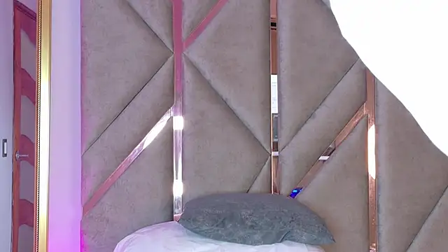 Lola King online show from March 19, 8:23 am