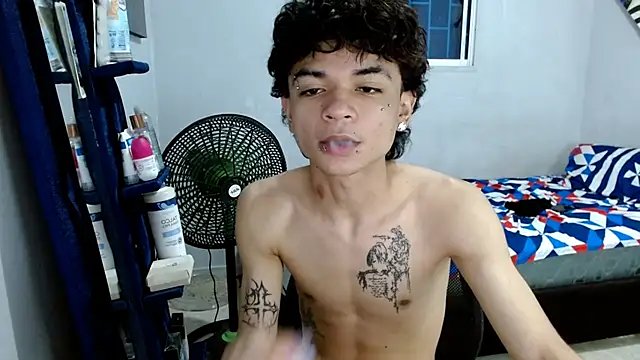 Snapshot of Lovebeng_ chatting on January 20, 6:10 am Lovebeng online show from January 20, 6:10 am