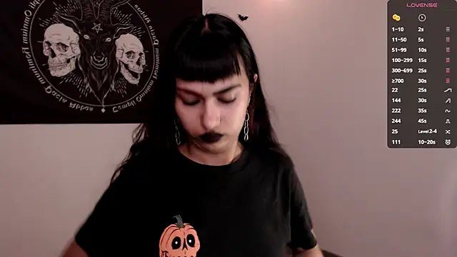 Snapshot of Little-Lucifer chatting on October 31, 1:50 am Little-Lucifer online show from October 31, 1:50 am