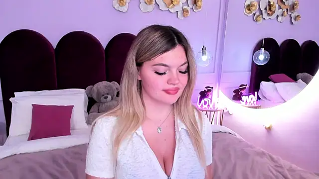 Snapshot of ZaraBloom chatting on January 10, 3:30 am ZaraBloom online show from January 10, 3:30 am