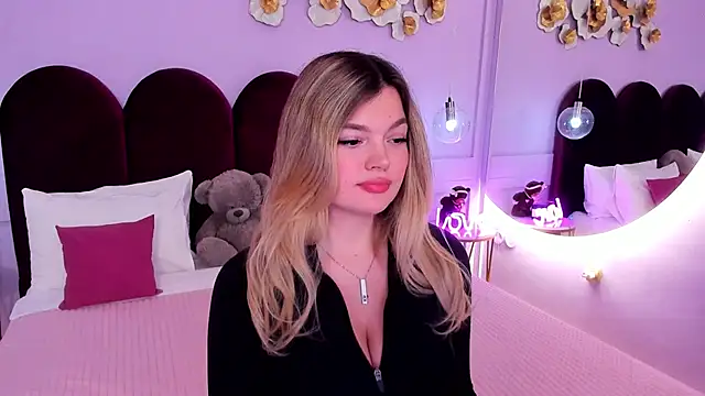 Snapshot of ZaraBloom chatting on January 19, 3:27 pm ZaraBloom online show from January 19, 3:27 pm