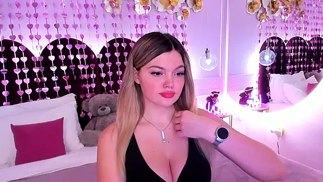 Snapshot of ZaraBloom chatting on February 12, 3:29 pm ZaraBloom online show from February 12, 3:29 pm