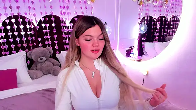 Snapshot of ZaraBloom chatting on February 15, 3:58 am ZaraBloom online show from February 15, 3:58 am