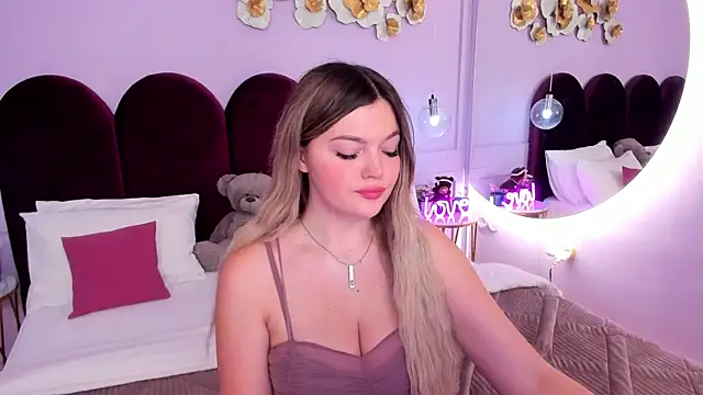 Snapshot of ZaraBloom chatting on February 24, 3:21 pm ZaraBloom online show from February 24, 3:21 pm