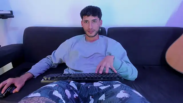 Henrikk senn online show from January 7, 7:49 pm