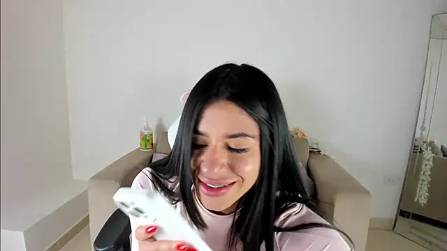 Snapshot of Charlotte_cowell_sub1_ chatting on February 12, 4:33 am Charlotte cowell sub1 online show from February 12, 4:33 am