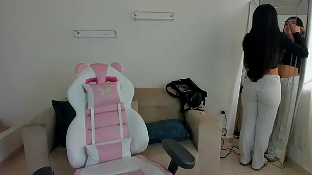 Snapshot of Charlotte_cowell_sub1_ chatting on October 28, 3:36 pm Charlotte cowell sub1 online show from October 28, 3:36 pm