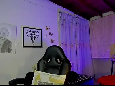 Snapshot of mykaelahoney chatting on December 19, 5:36 am mykaelahoney online show from December 19, 5:36 am