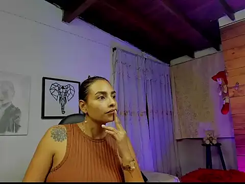 Snapshot of mykaelahoney chatting on January 7, 6:05 am mykaelahoney online show from January 7, 6:05 am