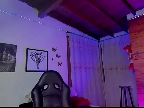 Snapshot of mykaelahoney chatting on February 5, 12:59 am mykaelahoney online show from February 5, 12:59 am