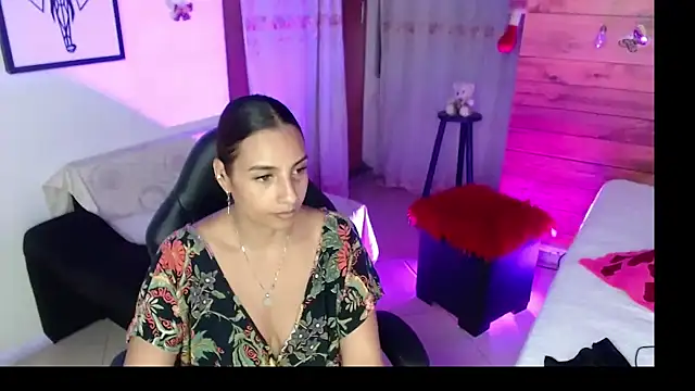 Snapshot of mykaelahoney chatting on March 6, 4:53 am mykaelahoney online show from March 6, 4:53 am
