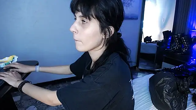 Snapshot of bellatrix25 chatting on December 27, 8:07 pm bellatrix25 online show from December 27, 8:07 pm