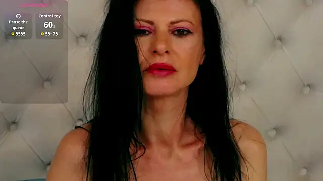 Snapshot of RosalieNorman chatting on April 28, 2:27 am RosalieNorman online show from April 28, 2:27 am