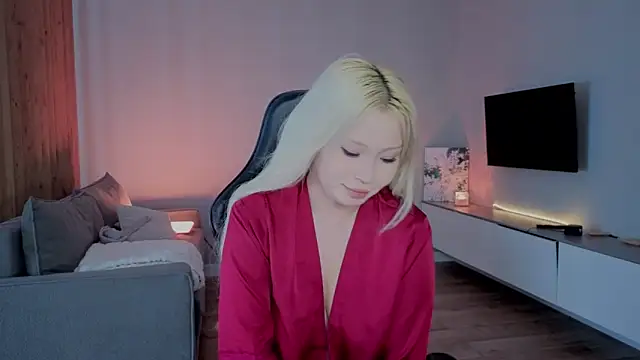 RileyMee online show from April 7, 5:08 am