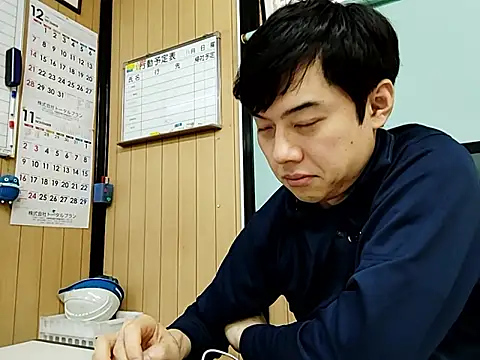 whitebriefboy online show from November 6, 12:39 pm