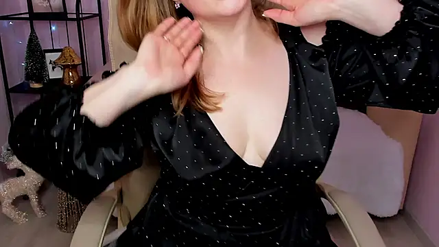 Snapshot of Helens_love chatting on December 28, 8:48 am Helens love online show from December 28, 8:48 am