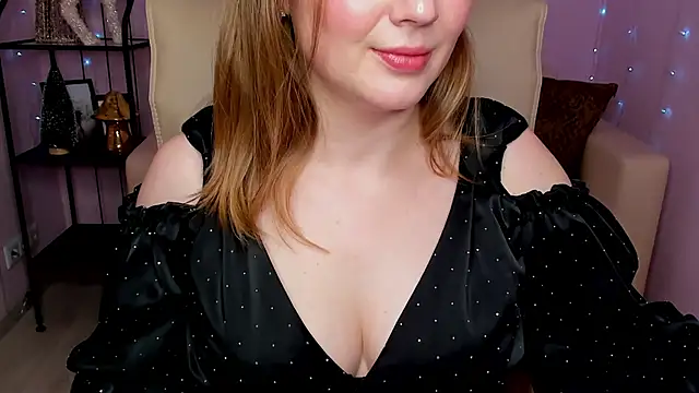 Snapshot of Helens_love chatting on January 6, 7:42 am Helens love online show from January 6, 7:42 am