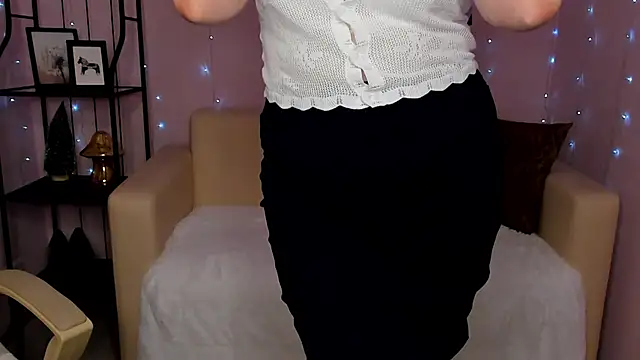 Snapshot of Helens_love chatting on January 14, 5:30 am Helens love online show from January 14, 5:30 am