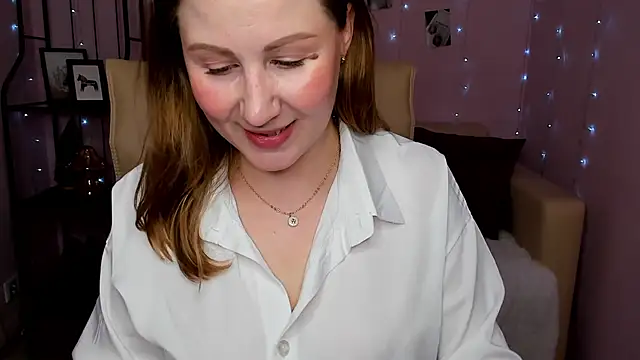 Snapshot of Helens_love chatting on February 6, 2:00 am Helens love online show from February 6, 2:00 am