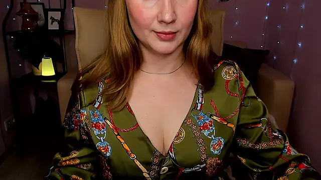 Snapshot of Helens_love chatting on February 13, 2:23 am Helens love online show from February 13, 2:23 am