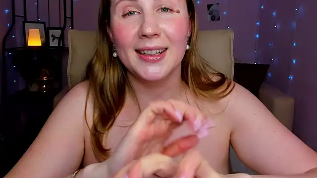 Snapshot of Helens_love chatting on March 13, 2:05 am Helens love online show from March 13, 2:05 am