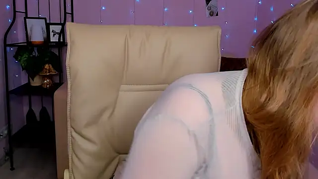 Snapshot of Helens_love chatting on March 15, 1:52 am Helens love online show from March 15, 1:52 am