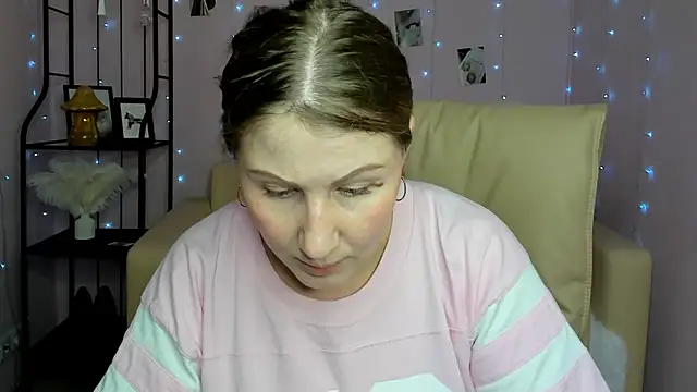 Snapshot of Helens_love chatting on March 20, 3:02 am Helens love online show from March 20, 3:02 am