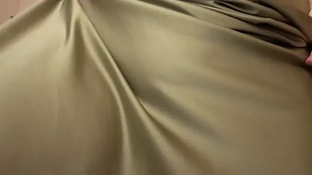 Snapshot of Helens_love chatting on October 2, 1:45 am Helens love online show from October 2, 1:45 am