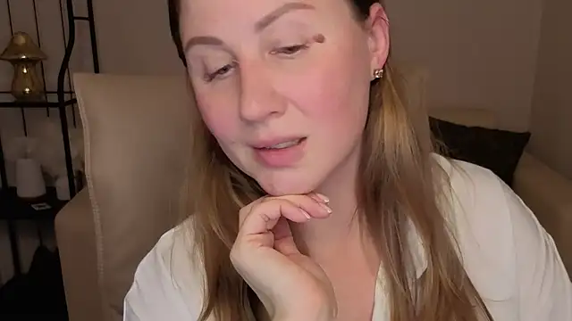 Snapshot of Helens_love chatting on October 13, 7:52 am Helens love online show from October 13, 7:52 am