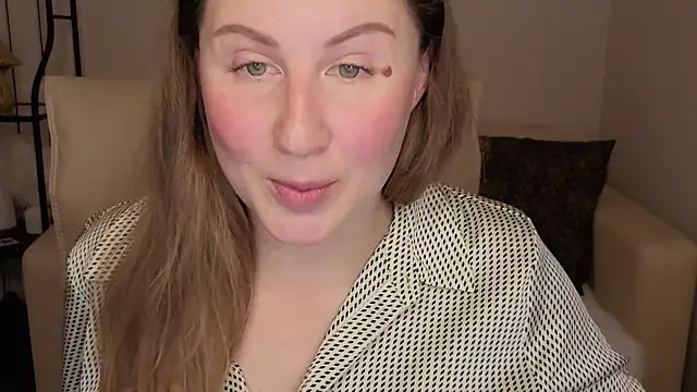 Snapshot of Helens_love chatting on October 16, 1:28 am Helens love online show from October 16, 1:28 am