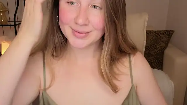 Snapshot of Helens_love chatting on October 18, 1:30 am Helens love online show from October 18, 1:30 am