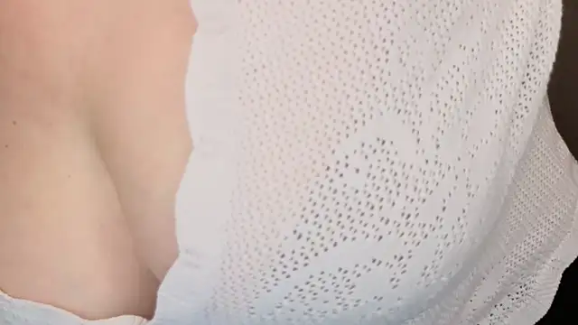 Snapshot of Helens_love chatting on October 26, 2:28 am Helens love online show from October 26, 2:28 am