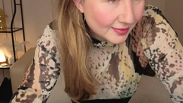 Snapshot of Helens_love chatting on November 22, 1:59 am Helens love online show from November 22, 1:59 am