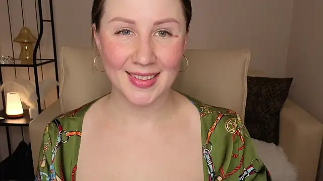 Snapshot of Helens_love chatting on April 20, 8:50 am Helens love online show from April 20, 8:50 am