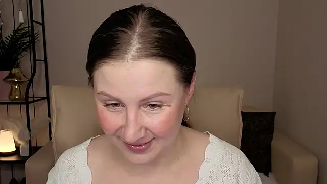Snapshot of Helens_love chatting on May 4, 9:05 am Helens love online show from May 4, 9:05 am