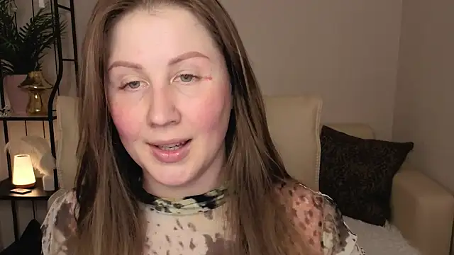 Snapshot of Helens_love chatting on May 5, 8:55 am Helens love online show from May 5, 8:55 am