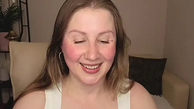 Snapshot of Helens_love chatting on May 19, 9:26 am Helens love online show from May 19, 9:26 am