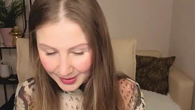 Snapshot of Helens_love chatting on May 21, 2:18 am Helens love online show from May 21, 2:18 am