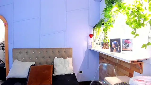 amber-hill online show from June 22, 12:13 pm