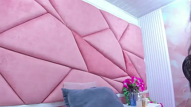 Mariana Prin online show from March 22, 2:37 am