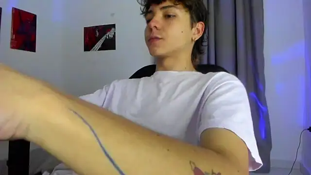 Snapshot of Joe23__ chatting on October 7, 10:40 pm Joe23 online show from October 7, 10:40 pm