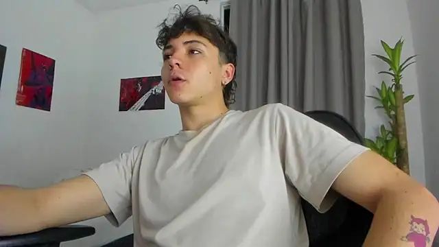 Snapshot of Joe23__ chatting on November 12, 2:12 am Joe23 online show from November 12, 2:12 am