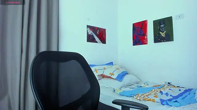 Snapshot of Joe23__ chatting on December 2, 2:50 am Joe23 online show from December 2, 2:50 am