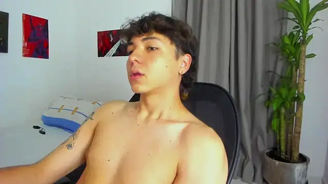 Snapshot of Joe23__ chatting on December 5, 8:12 am Joe23 online show from December 5, 8:12 am