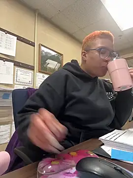 Snapshot of SexyHoneyRedd chatting on January 31, 3:11 pm SexyHoneyRedd online show from January 31, 3:11 pm