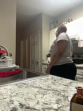 Snapshot of SexyHoneyRedd chatting on February 11, 12:59 am SexyHoneyRedd online show from February 11, 12:59 am