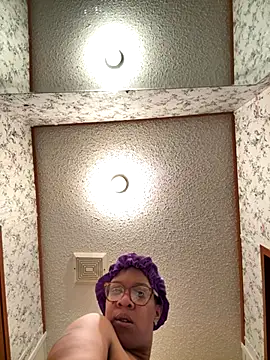 Snapshot of SexyHoneyRedd chatting on November 19, 5:46 pm SexyHoneyRedd online show from November 19, 5:46 pm