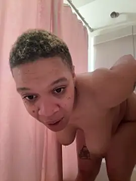 Snapshot of SexyHoneyRedd chatting on February 11, 1:27 pm SexyHoneyRedd online show from February 11, 1:27 pm